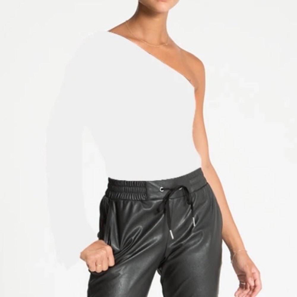 DOTTIE BODYSUIT
WHITE
Paid
$128